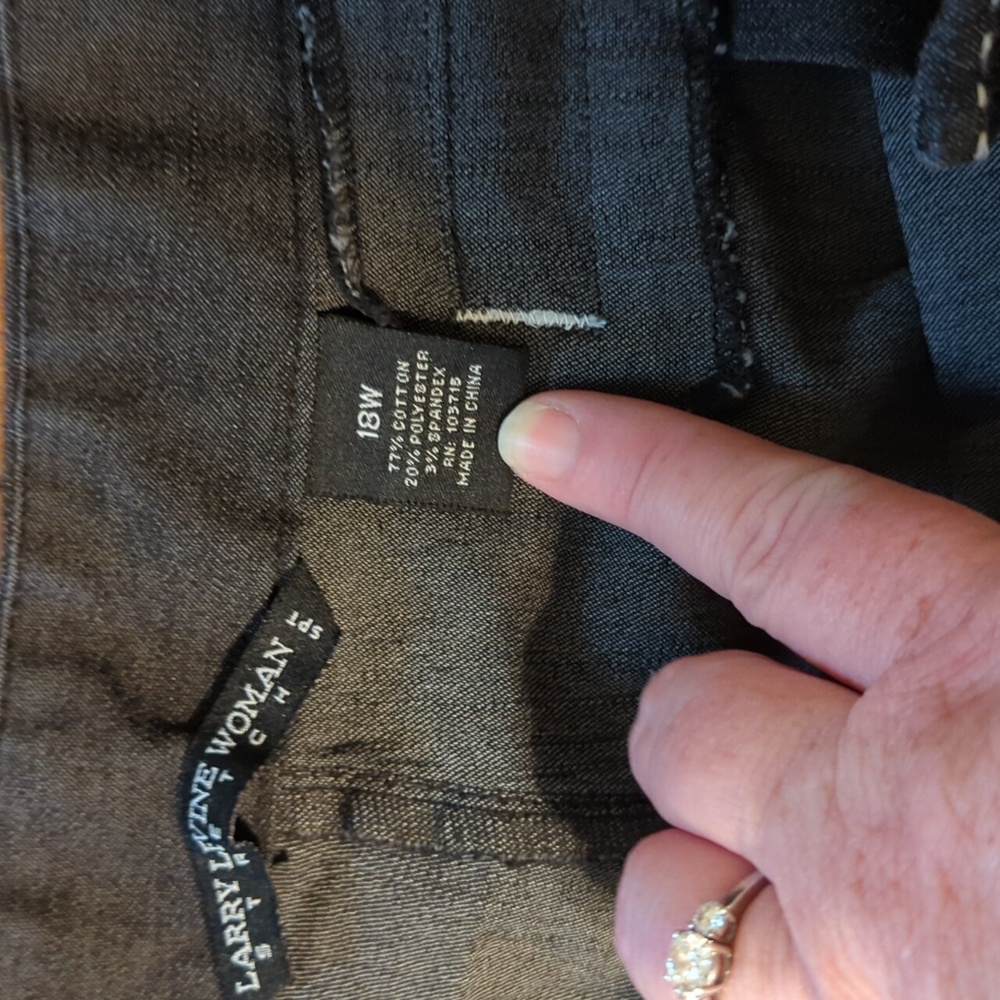 Larry Levine Woman Black Capri Pants with Decorative Stitching - Picture 2 of 10